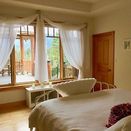 The Lodge At Trout Creek Bed And Breakfast 외부 사진