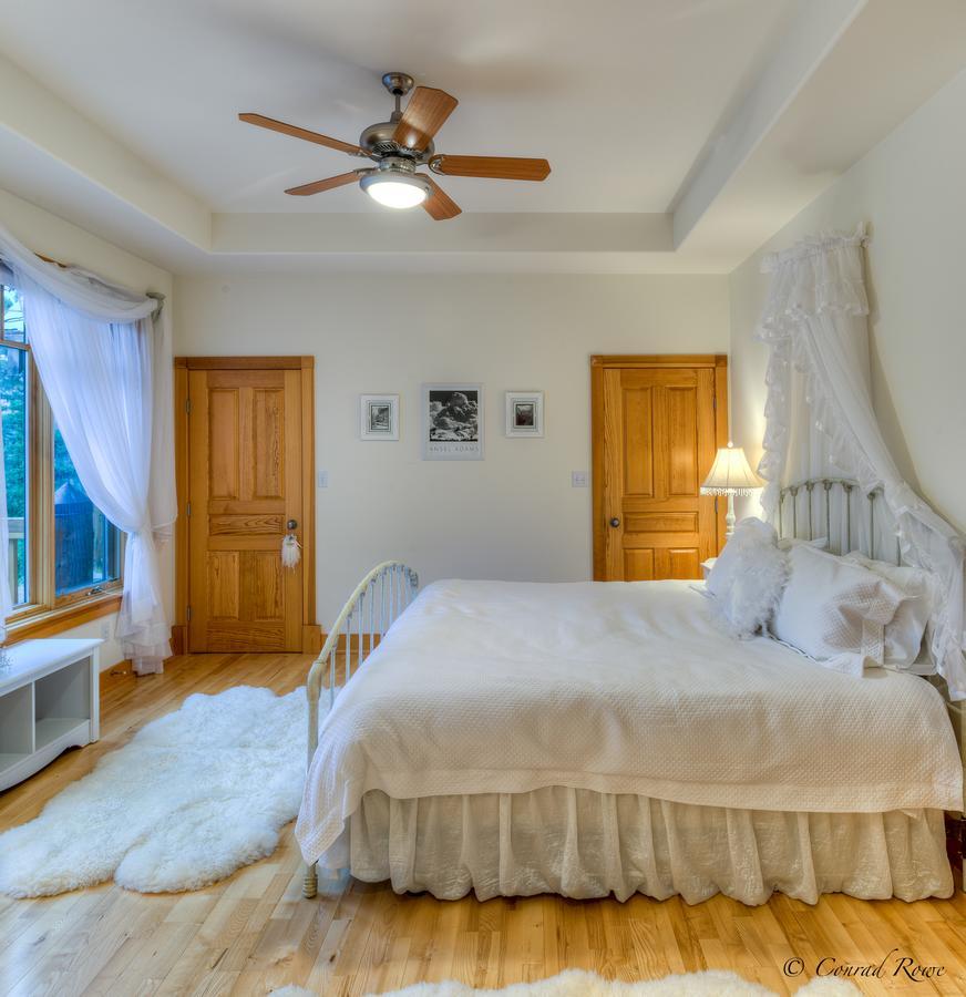 The Lodge At Trout Creek Bed And Breakfast 외부 사진